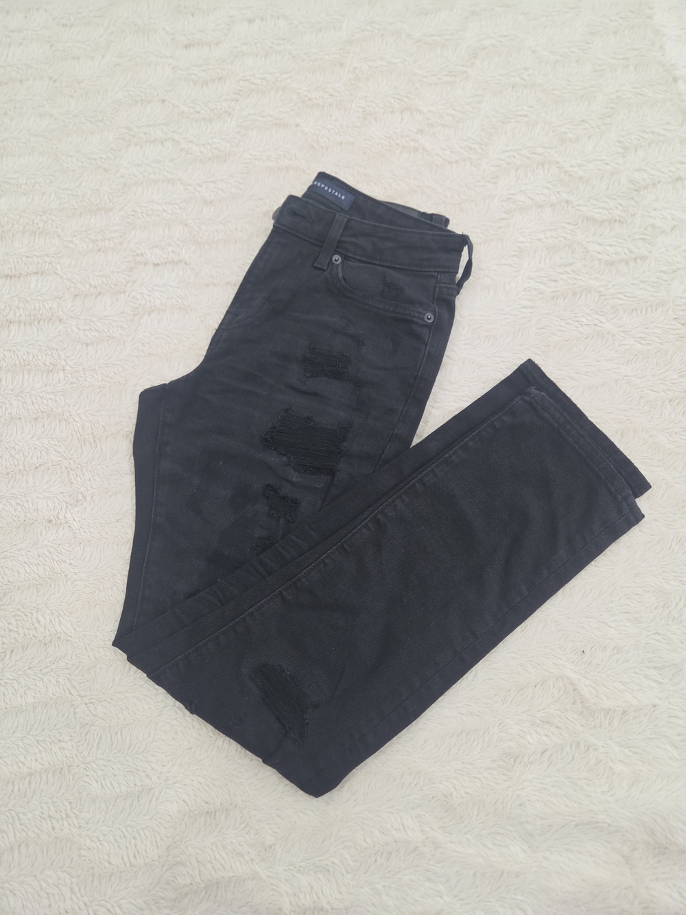 Aeropostale Men's Black Slim Distressed Jeans